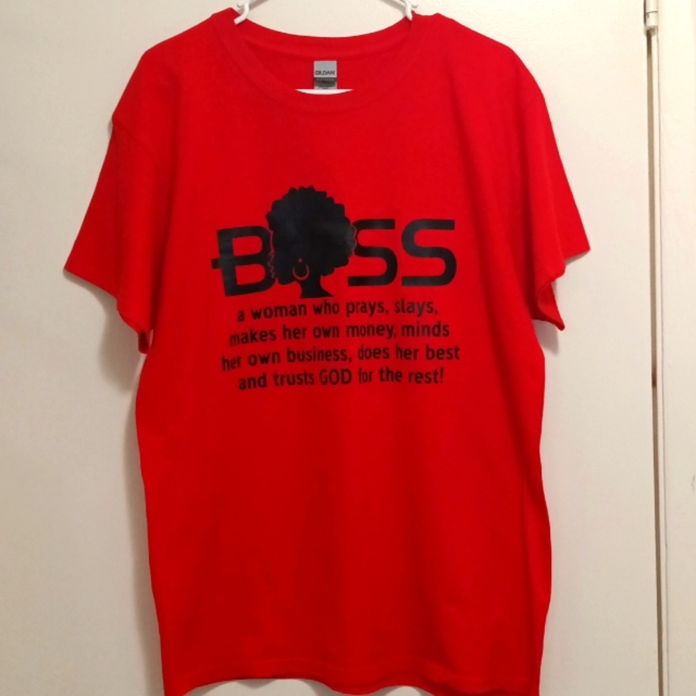 Gildan Large Red Graphic T-shirt